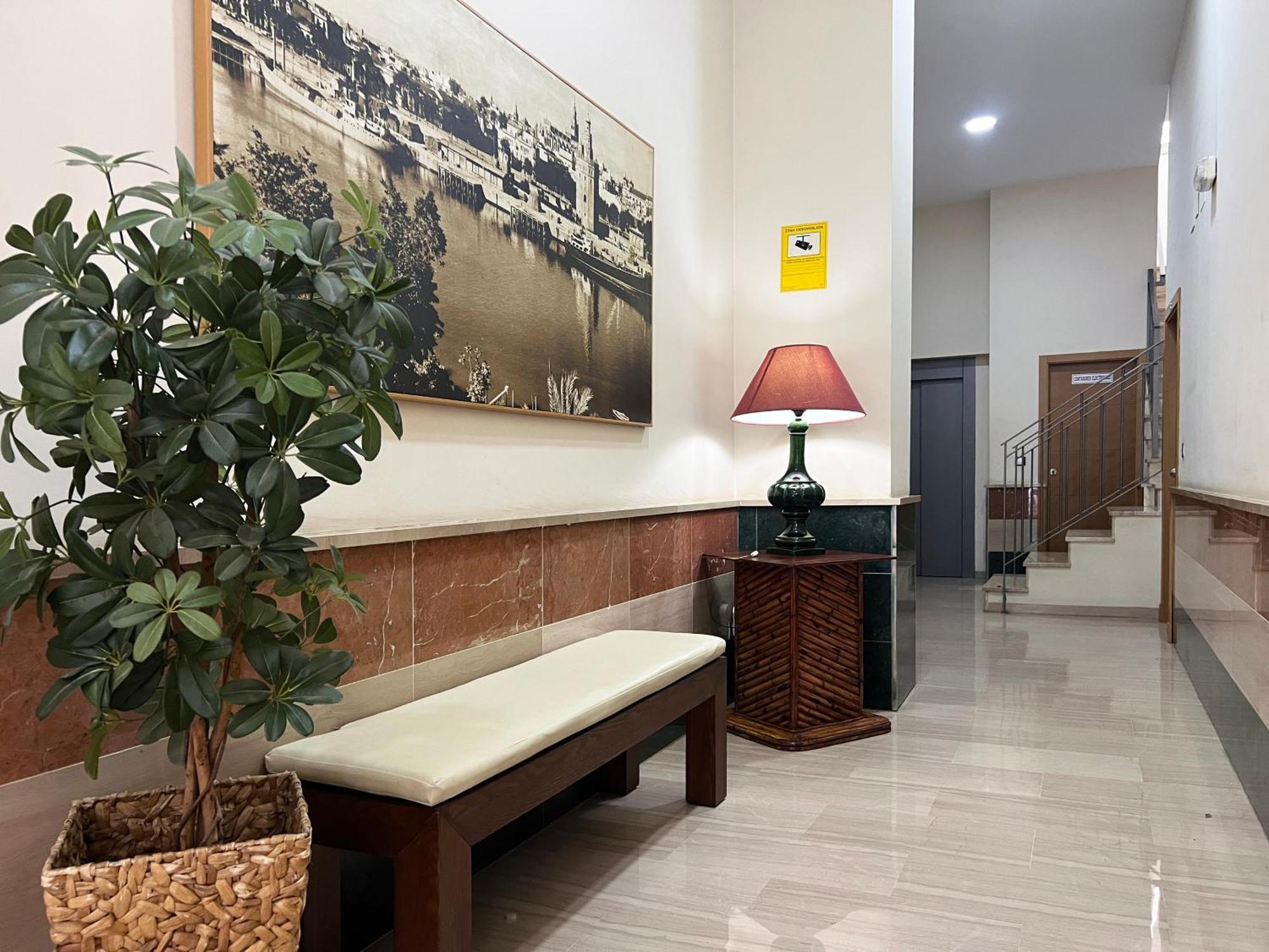 Studio City Center - Aloha Sevilla Extérieur photo